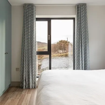 Leenan At Houses, Pollan Bay