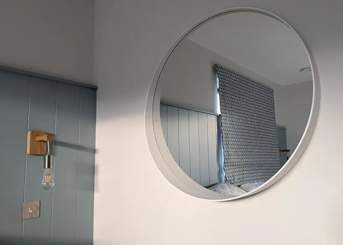 Leenan At Houses, Pollan Bay